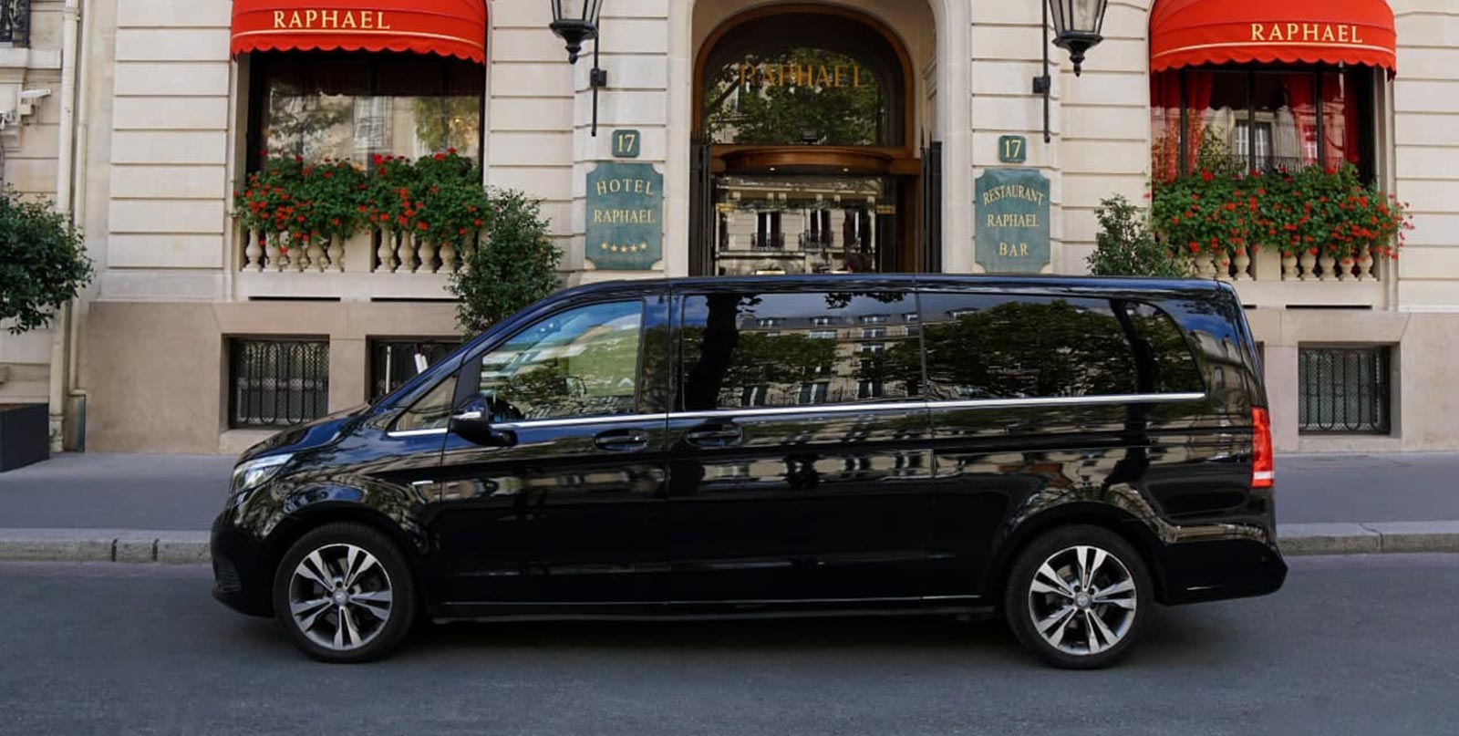 Premium Mercedes-Benz V-Class shuttle service for CDG airport transportation in Paris - side profile