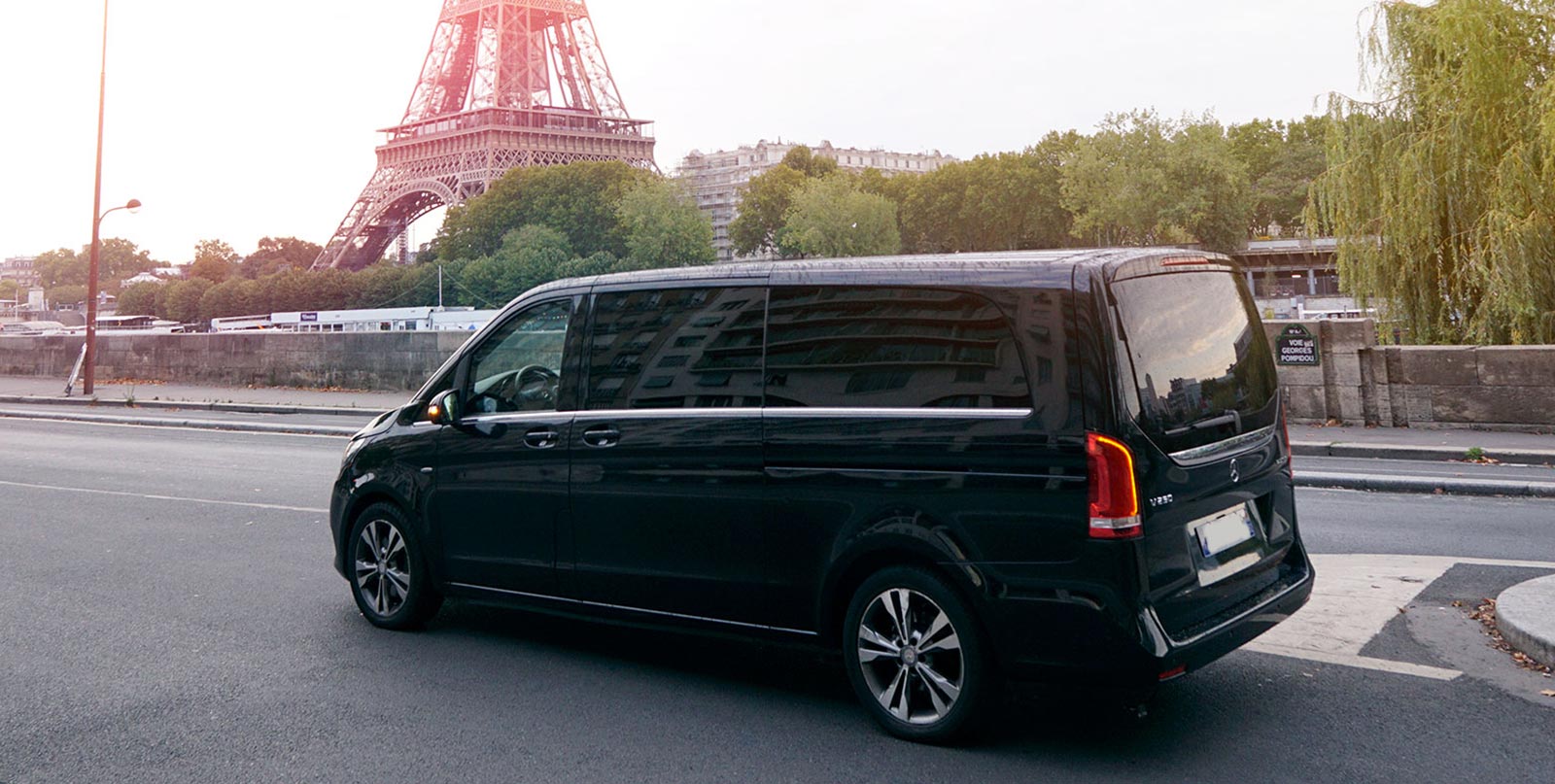 Mercedes-Benz V-Class for VIP Paris airport transfers and Disneyland shuttle service