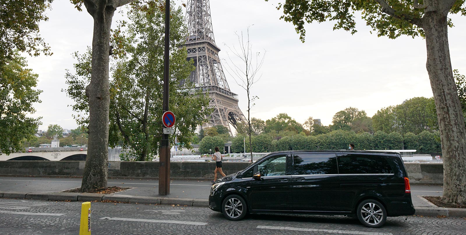 Panoramic roof Mercedes-Benz V-Class for scenic Paris tours and Charles de Gaulle airport transfers