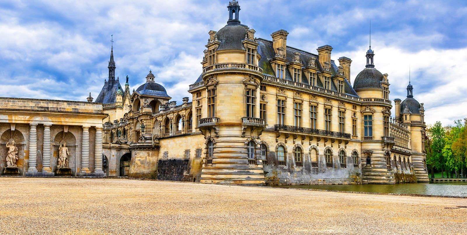 Chantilly Chateau scenic view - private transportation tours from Paris with Easy Go Shuttle professional drivers