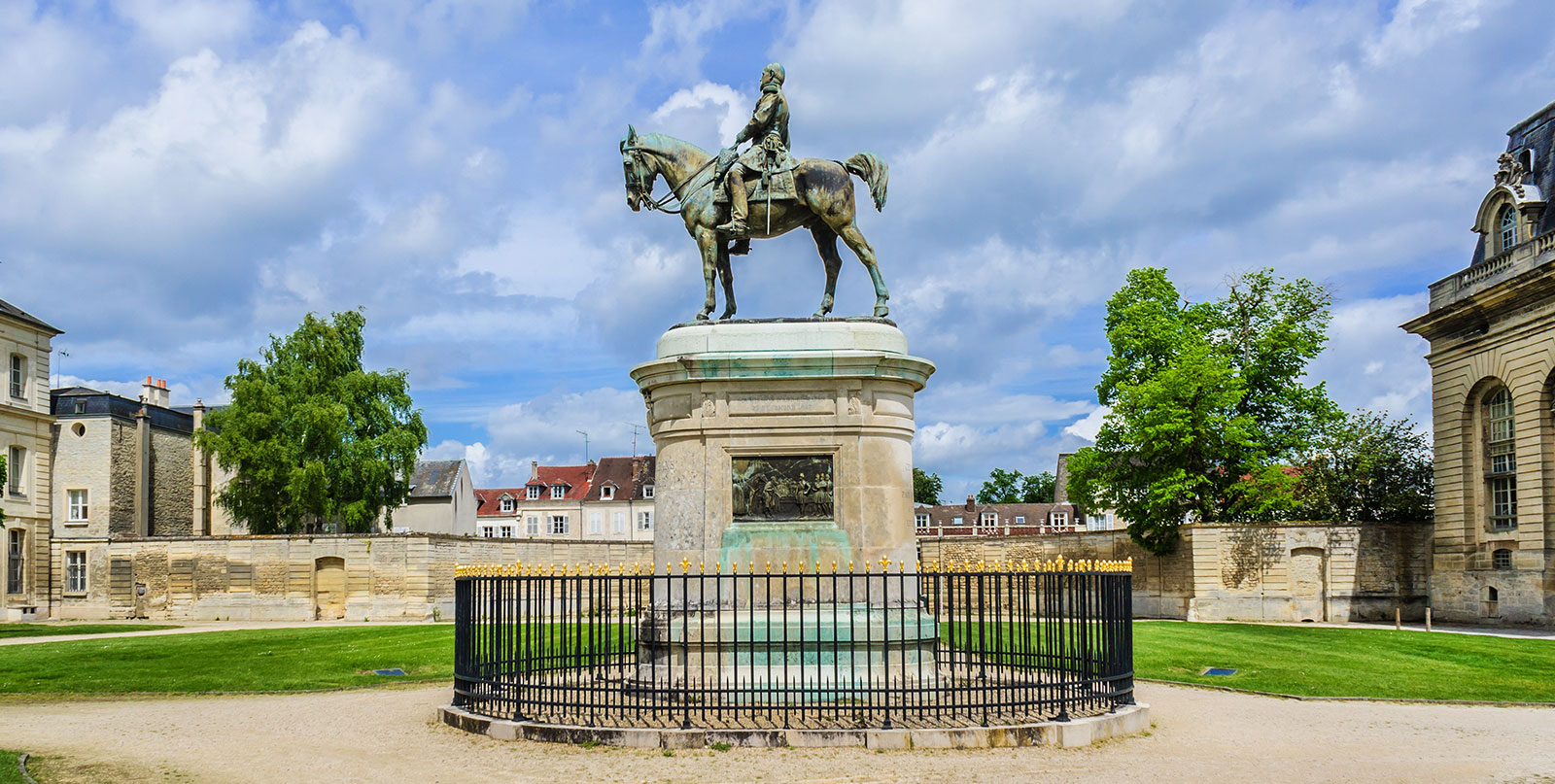 Elegant Chantilly gardens tour - exclusive private shuttle transfer from Paris airports with English-speaking drivers