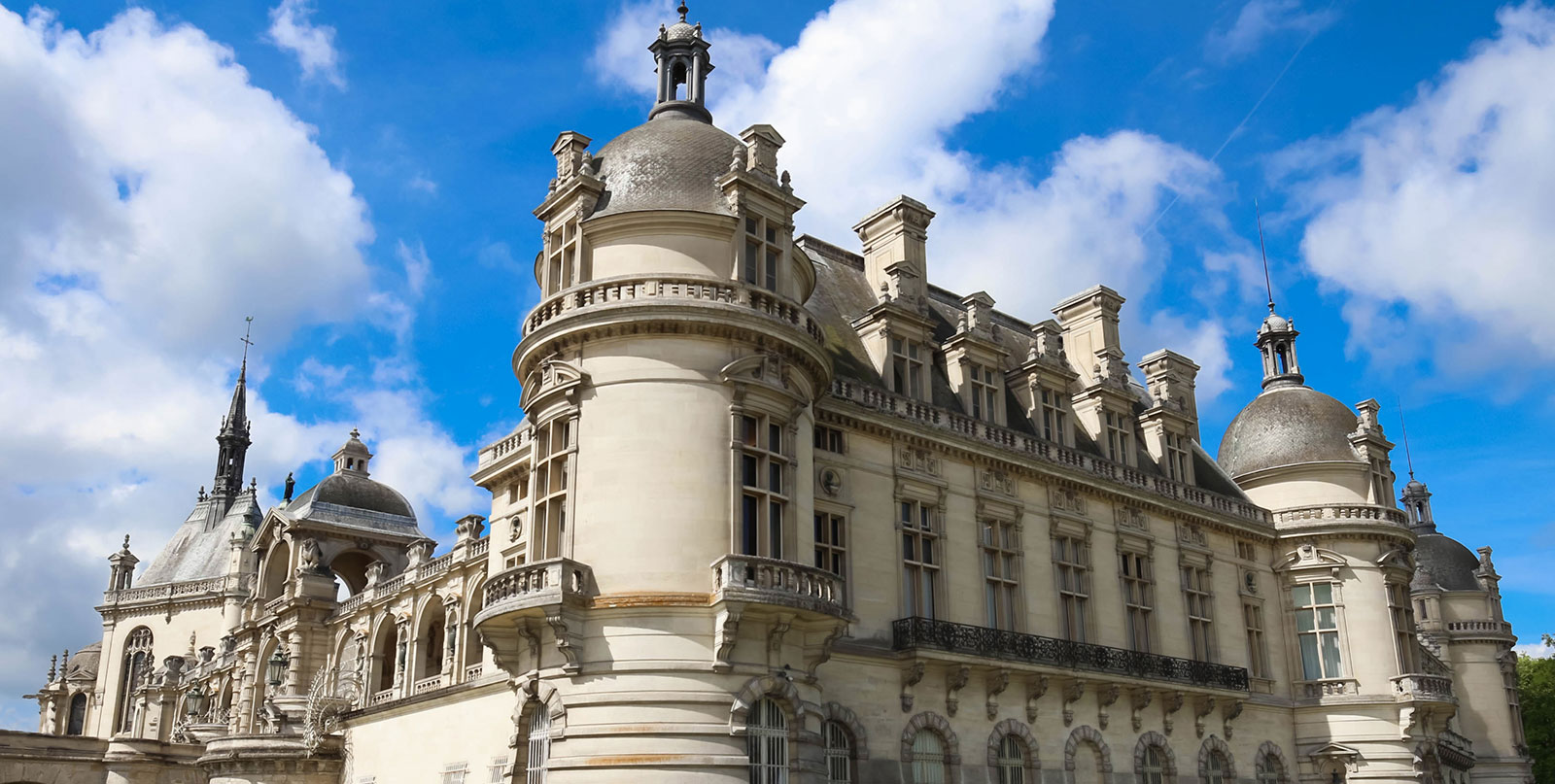 Luxurious Chantilly estate grounds - VIP private transportation from Paris with free baby seats and English-speaking drivers