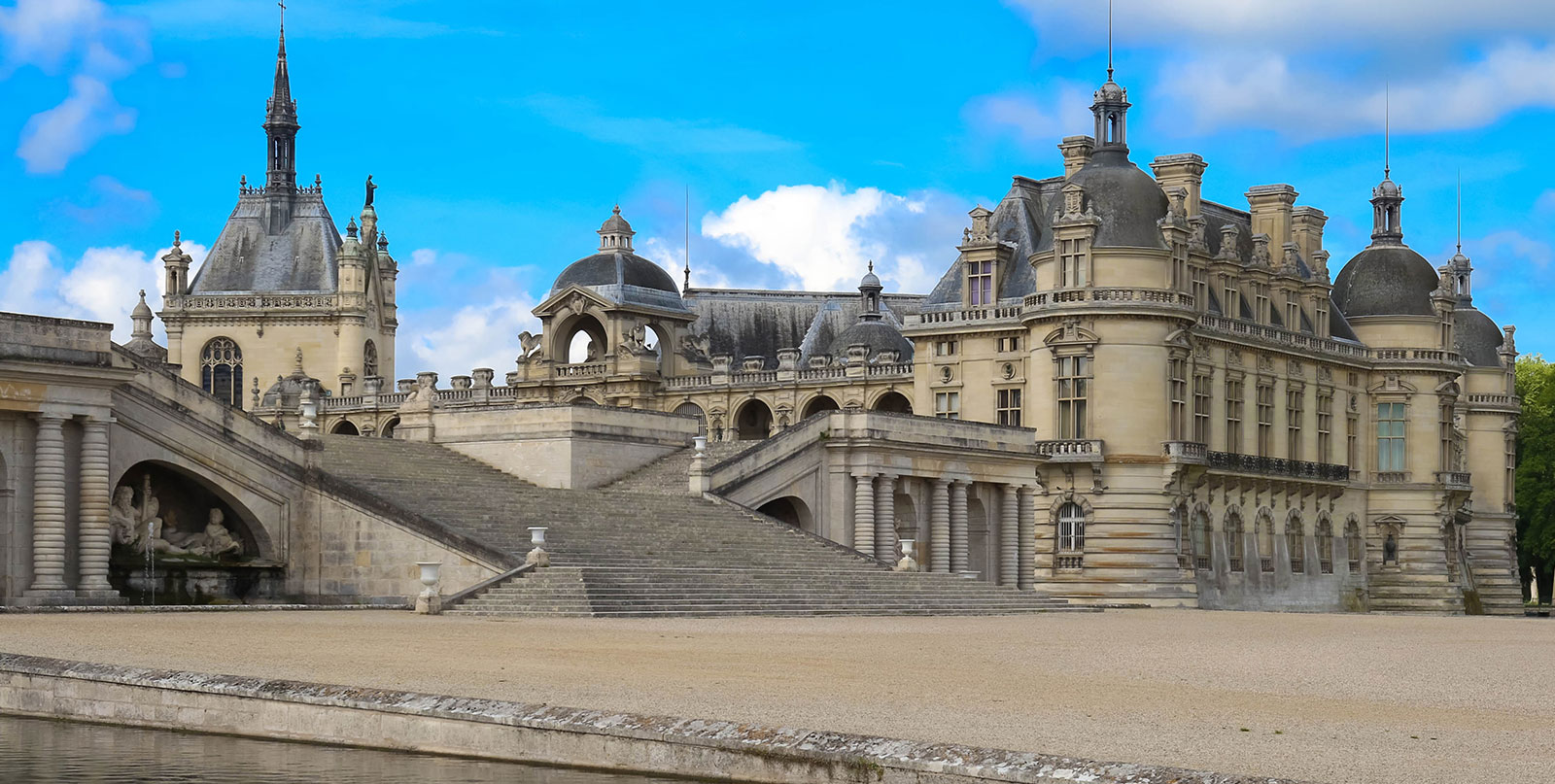 Chantilly museum exhibits - door-to-door private shuttle service from Orly airport with no luggage charges