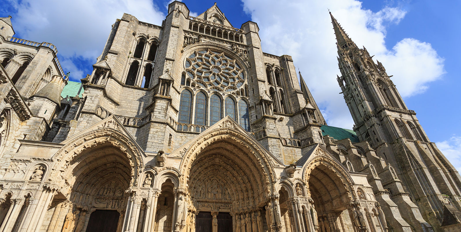 Private transfer service from Paris to Chartres Cathedral - Easy Go Shuttle airport transportation