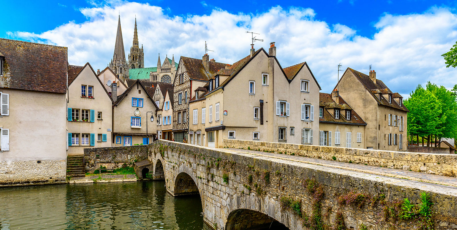 Affordable Chartres private transfers from Paris Orly and Charles de Gaulle airports