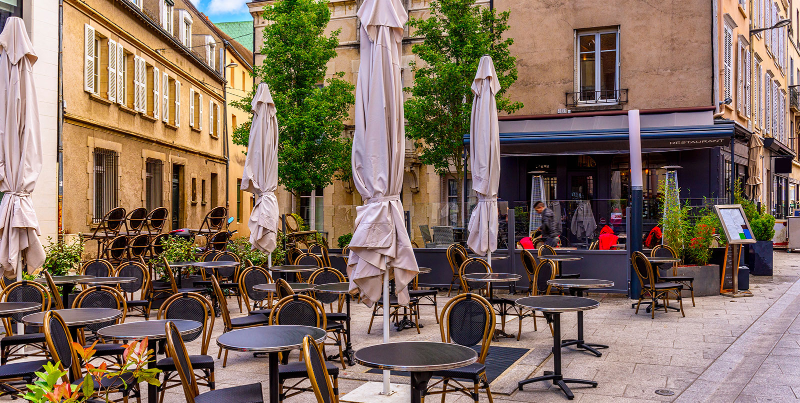 Comfortable minivan service for families visiting Chartres - Easy Go Shuttle from Paris airports