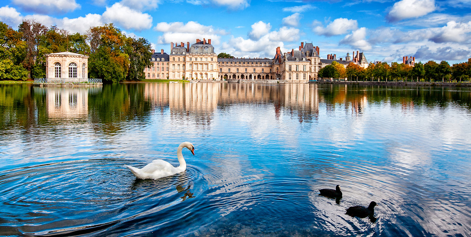 Fontainebleau VIP transportation service - premium airport transfers by Easy Go Shuttle Paris