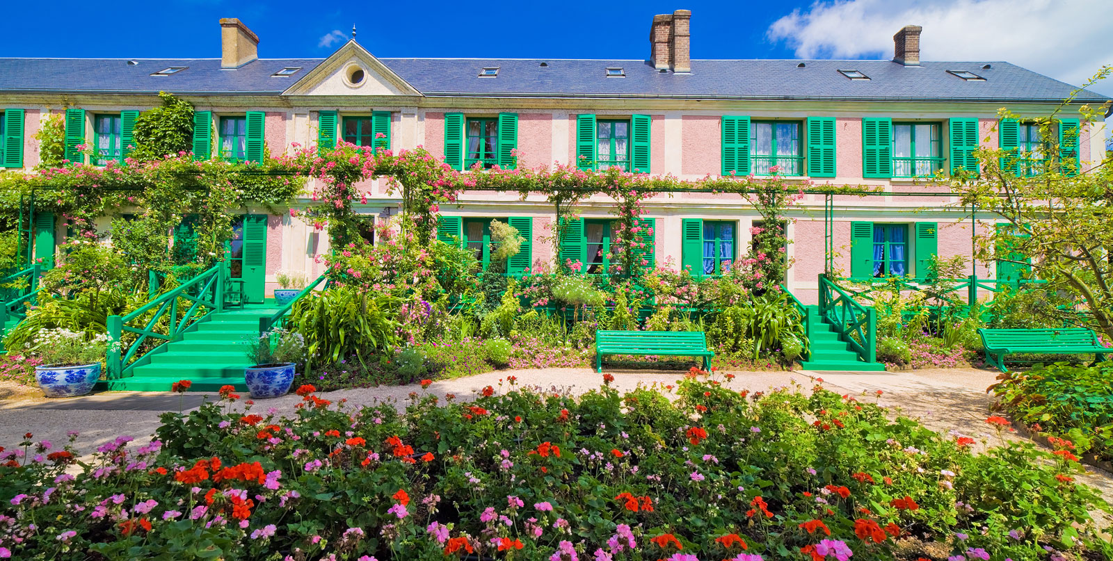 Private Giverny transfer service from Paris airports by Easy Go Shuttle - luxury transportation with English speaking drivers
