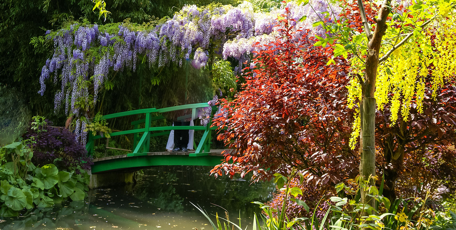 Monet's garden Giverny private shuttle service from Charles De Gaulle and Orly airports - affordable fixed price transfers