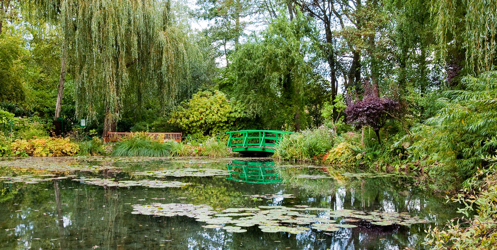 Giverny day trip private transfer from Paris airports - 24/7 service with English speaking drivers by Easy Go Shuttle