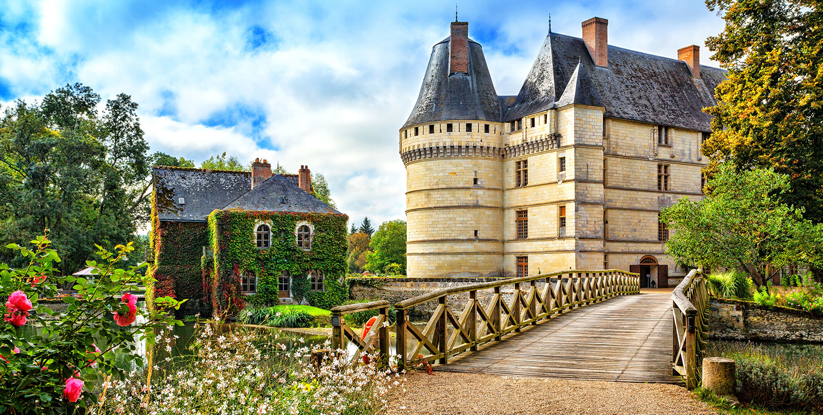 Château de Chenonceau spanning River Cher - private Loire Valley tours from Paris with English-speaking drivers