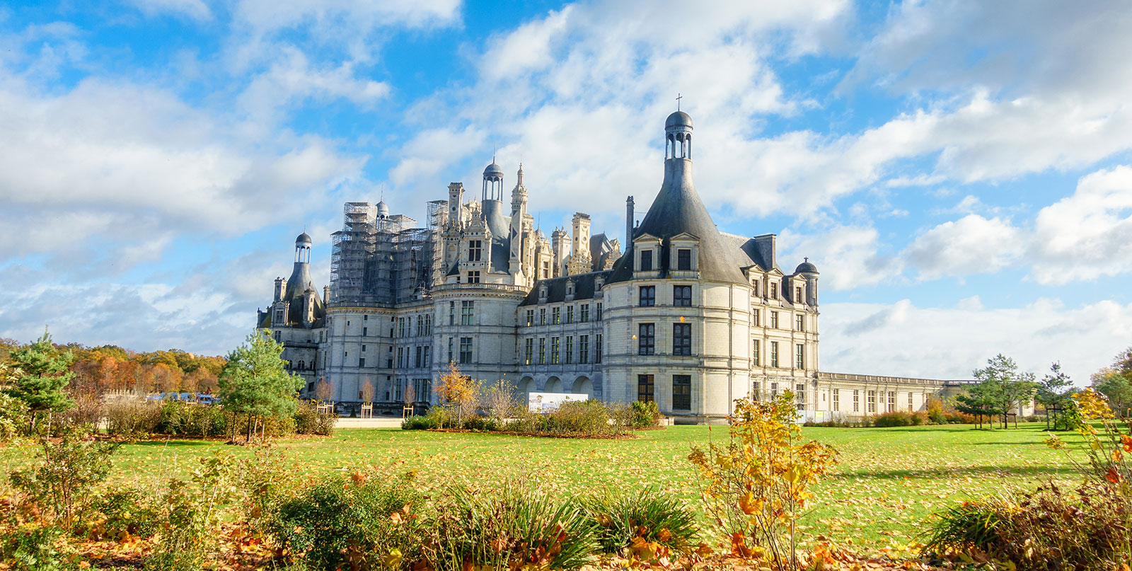 Château d'Amboise in Loire Valley - comfortable private transfers from Paris with professional tour guides