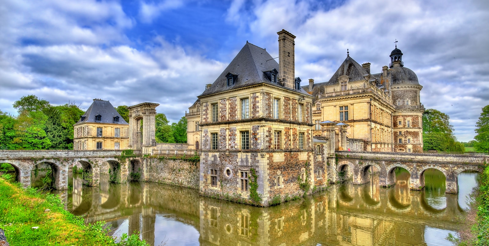 Château de Villandry gardens - Easy Go Shuttle provides reliable transportation for Loire Valley tours from Paris