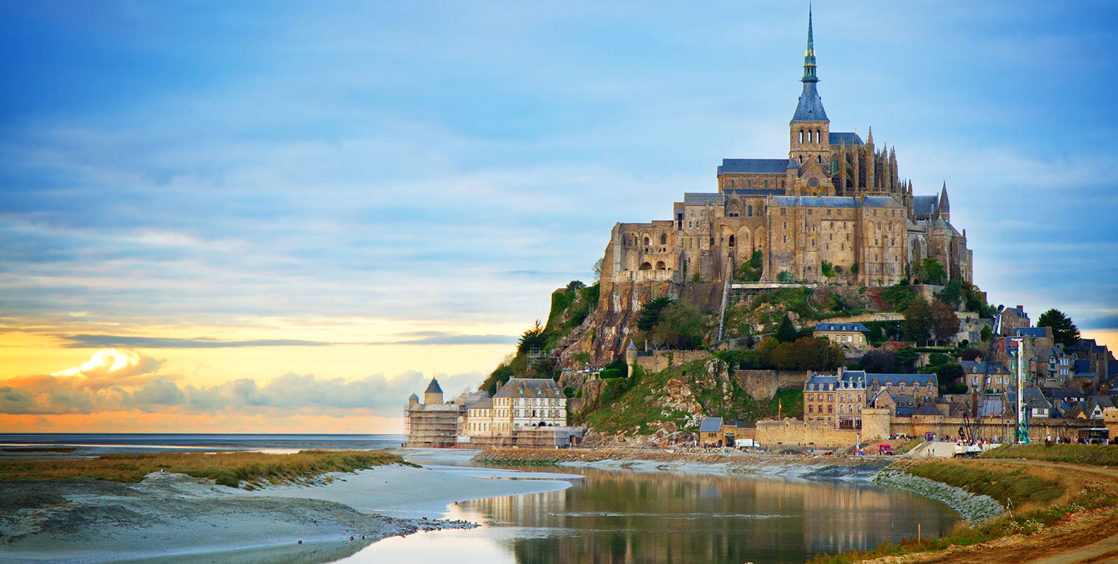 Mont Saint-Michel panoramic view - private transfer service from Paris with Easy Go Shuttle for UNESCO World Heritage site tours