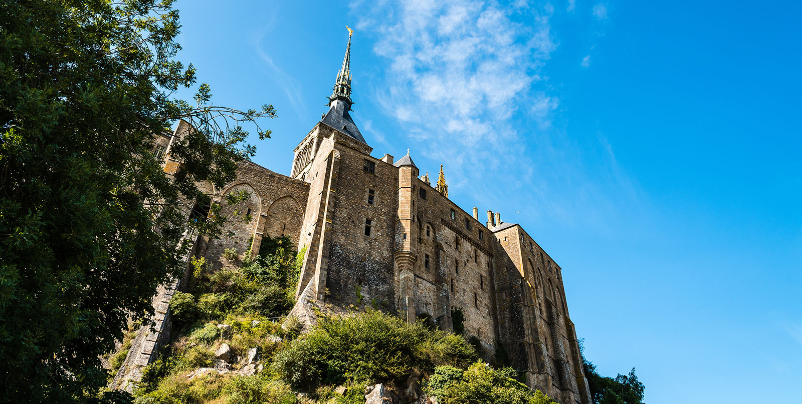 Private D-Day Normandy tour from Paris - Easy Go Shuttle offers comfortable transfers from CDG Airport to historical Normandy beaches