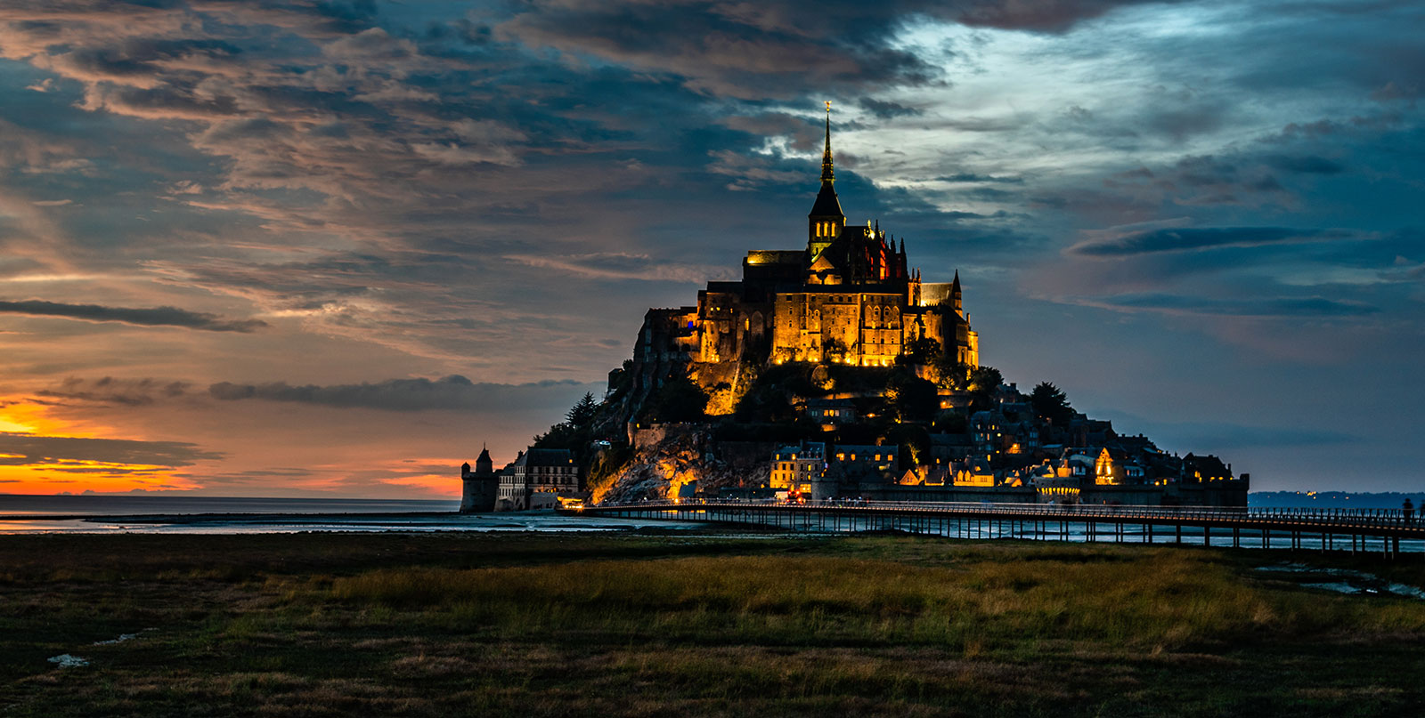 Historical WWII sites in Normandy - Easy Go Shuttle offers premium private tours from CDG Airport and Paris