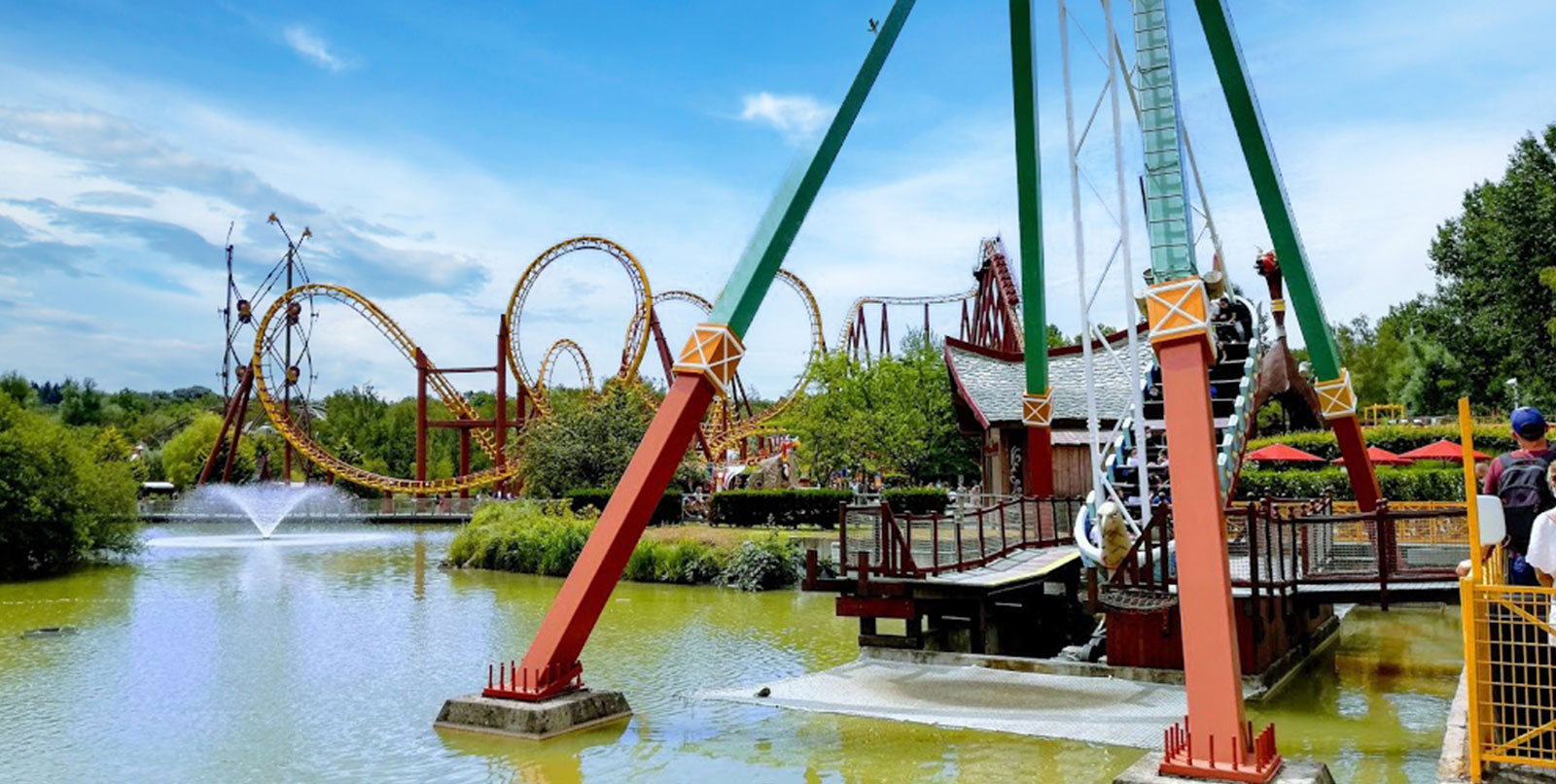 Parc Astérix attractions and rides - Private shuttle transfers from Paris with Easy Go Shuttle fixed prices
