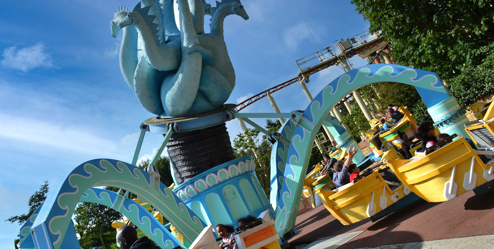 Charles de Gaulle Airport to Parc Astérix private transfers - Easy Go Shuttle luxury fleet for theme park transportation