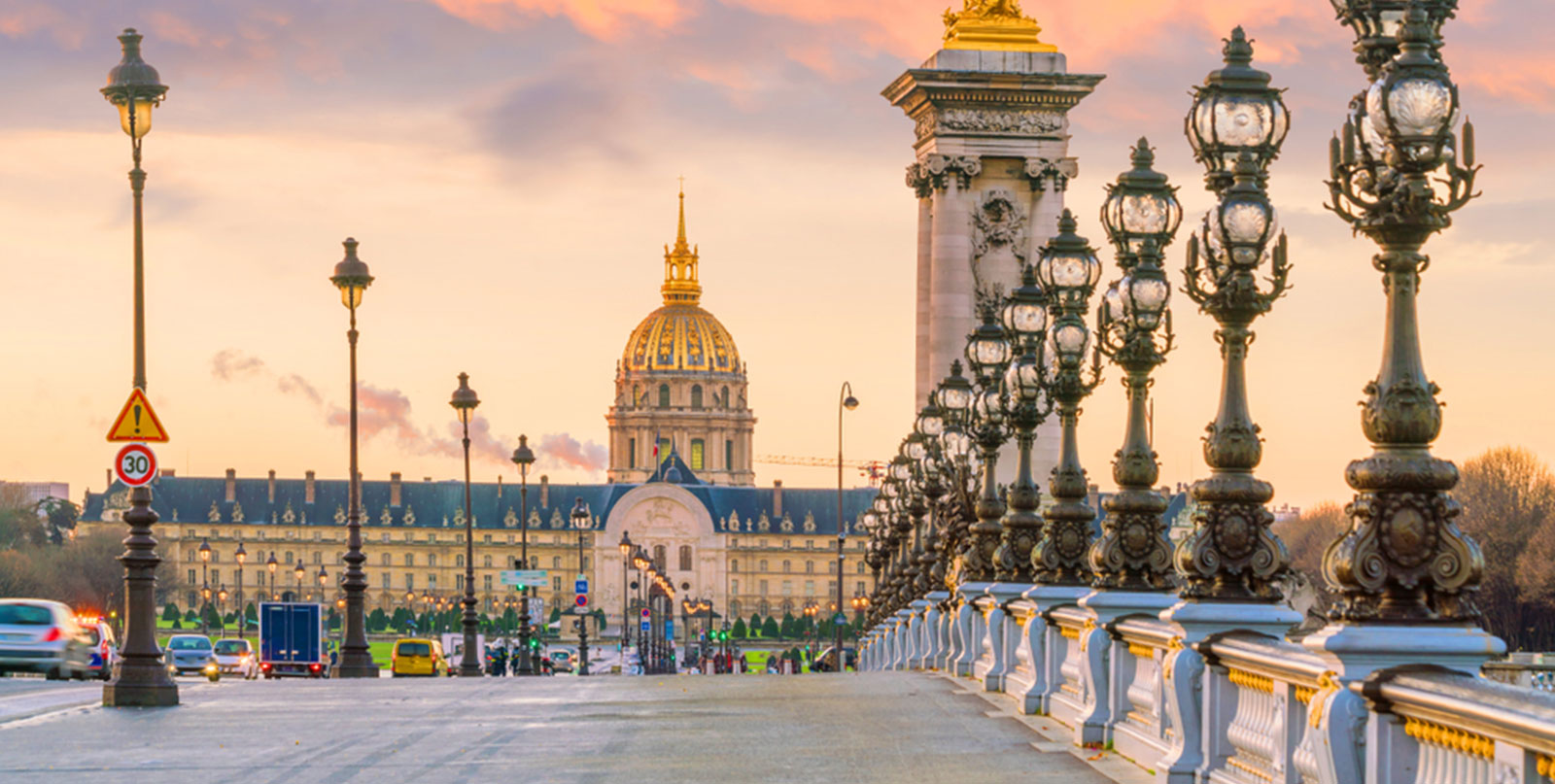 Professional Paris tourism transportation service - Louvre Museum tour with Easy Go Shuttle