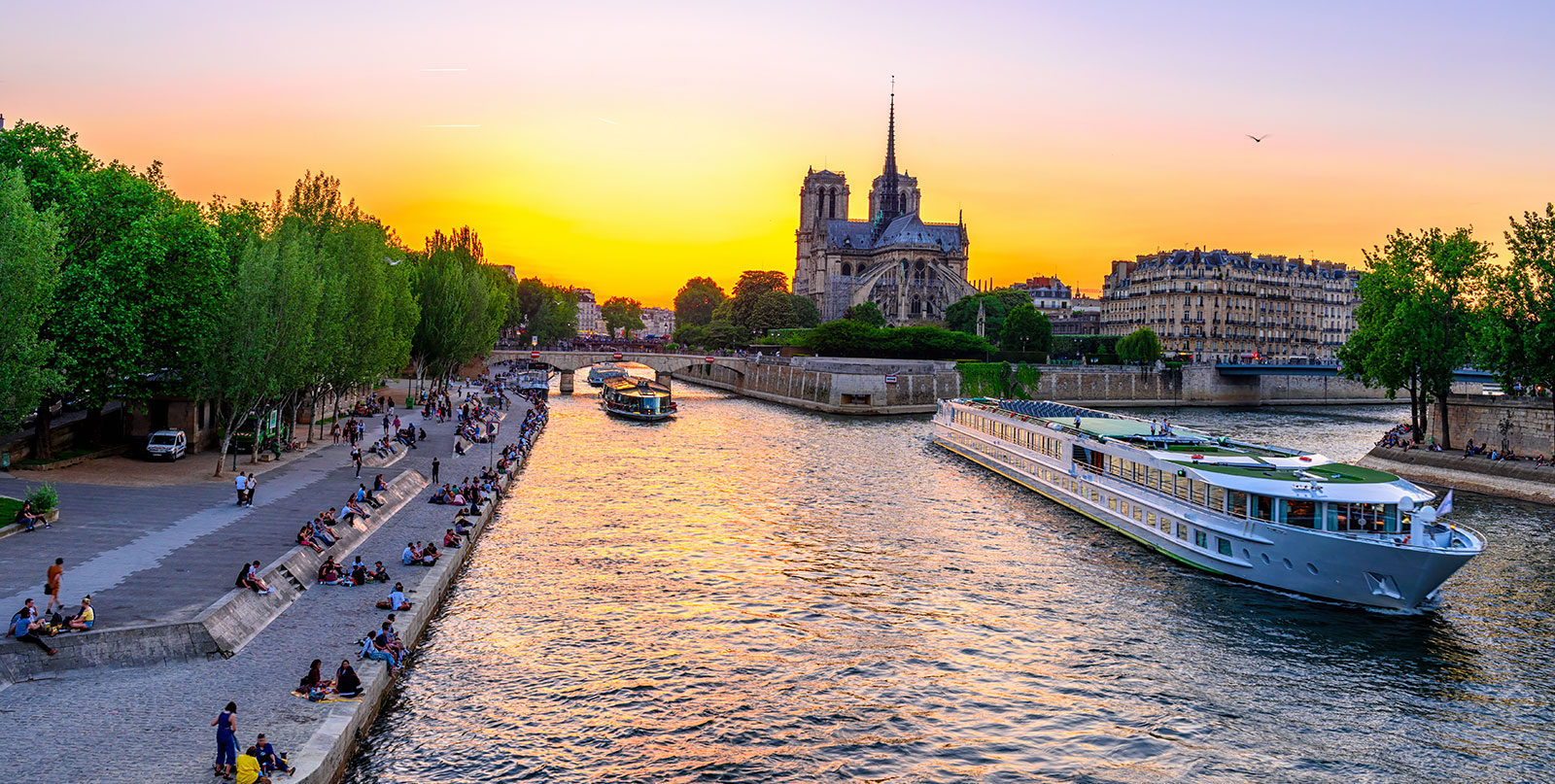 Paris City Tour private transfer service with Easy Go Shuttle - Eiffel Tower view