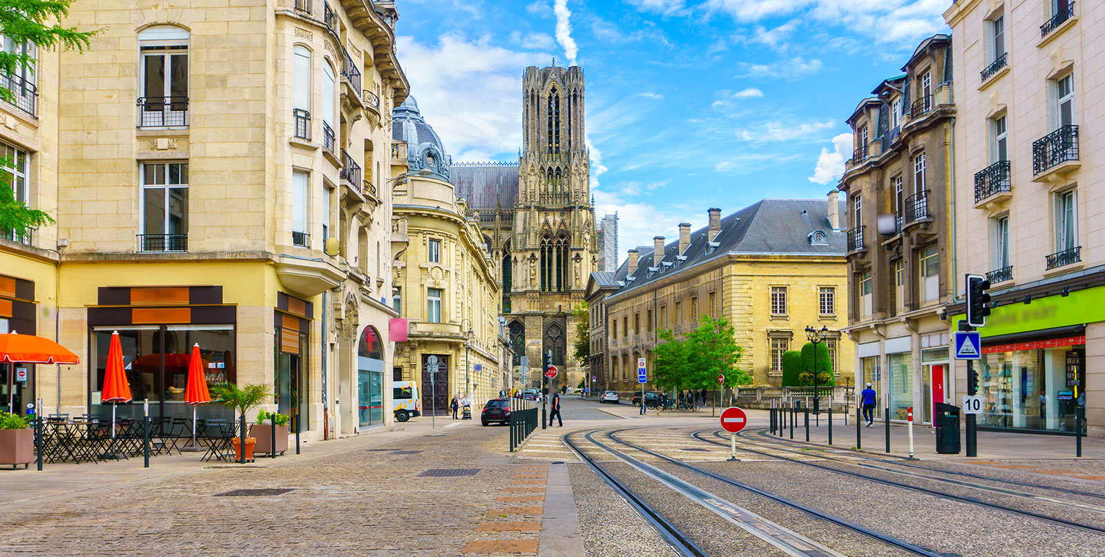 Reims Champagne tour experience - Private transfer from Paris with 24/7 service and English speaking guides