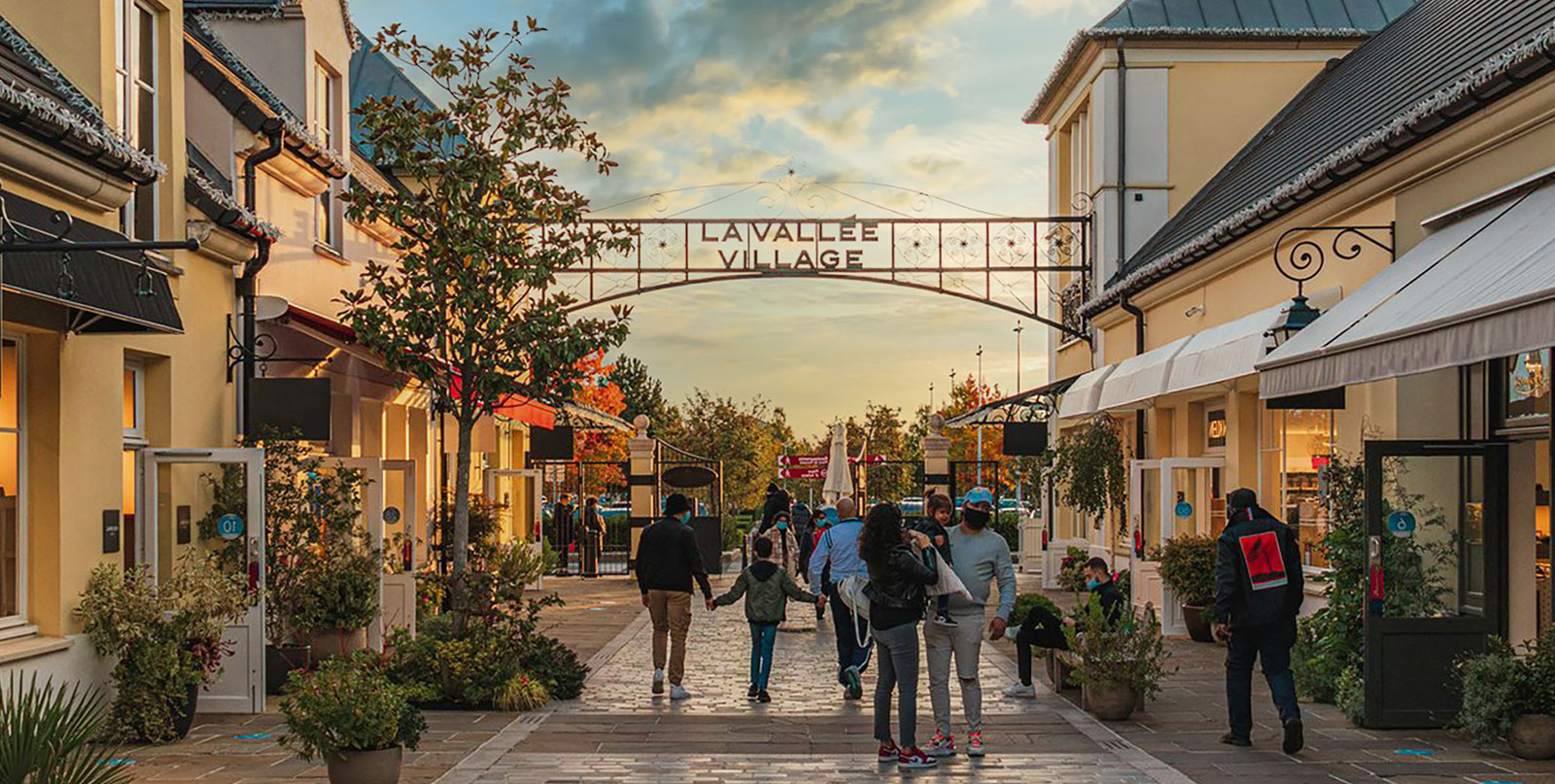 Shopping Outlet La Vallée Village Round-Trip Transport from Paris