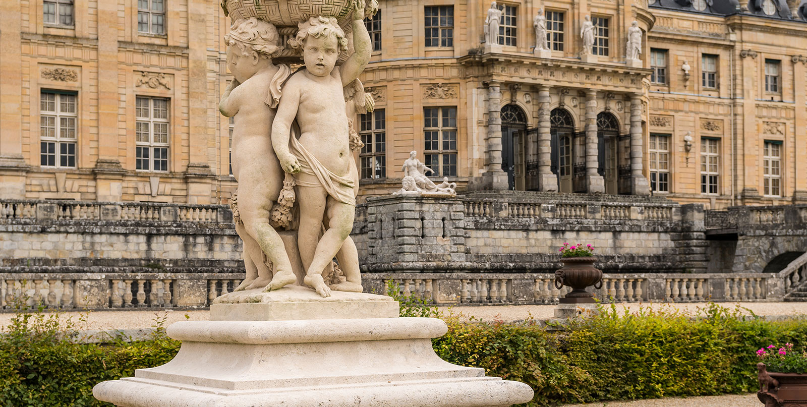 Luxurious interior of Vaux Le Vicomte - comfortable private shuttle with free baby seats