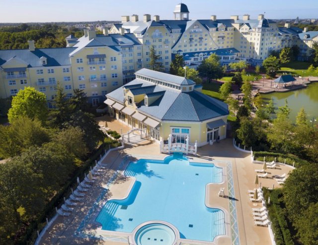 How to Get from Charles de Gaulle to Newport Bay Club Hotel?